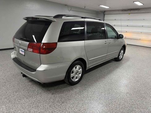 Used 2005 Toyota Sienna CE image 3