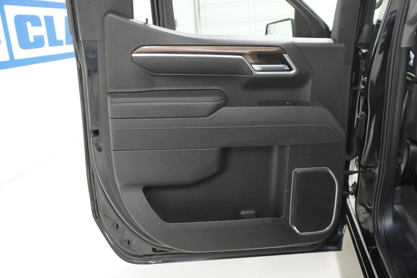 Used 2025 Chevrolet Silverado 1500 LT RWD image 24