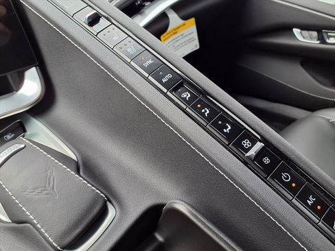 Used 2025 Chevrolet Corvette Stingray Preferred Cpe w/ 2LT image 7