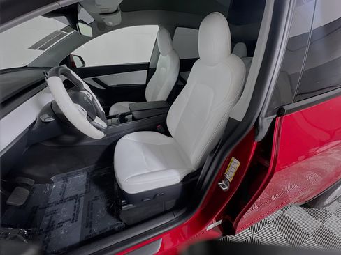 Used 2021 Tesla Model Y Long Range image 15