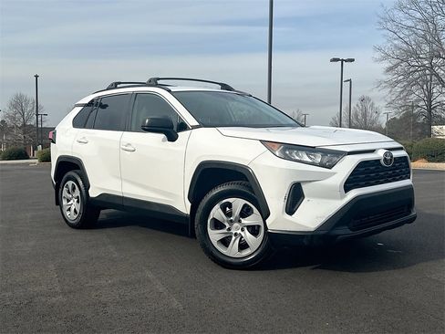Used 2021 Toyota RAV4 LE image 1