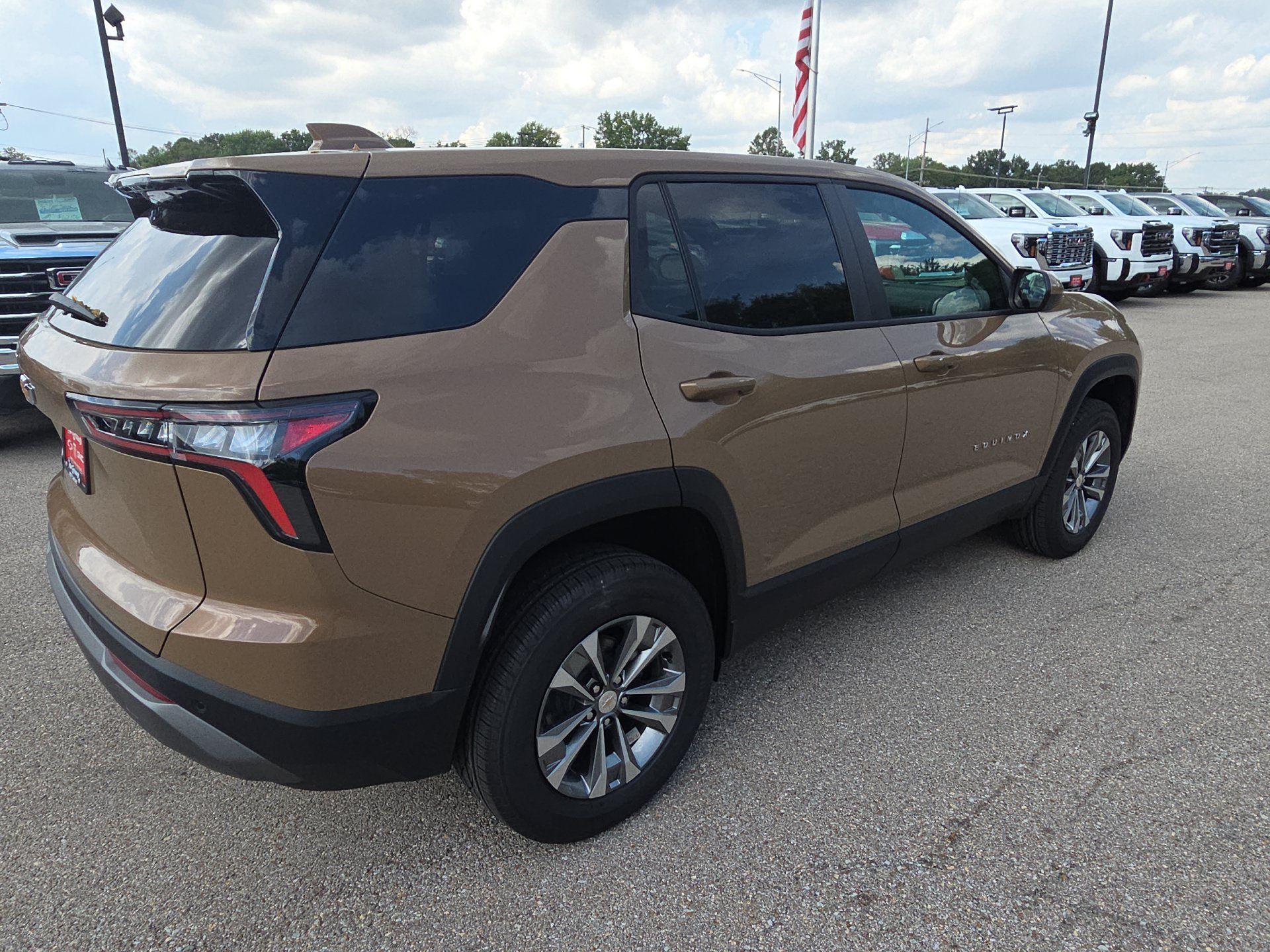 New 2027 Chevrolet Equinox LT w/ Convenience Package II FWD image 8