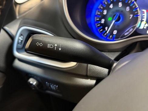 Used 2026 Chrysler Pacifica Select FWD image 21