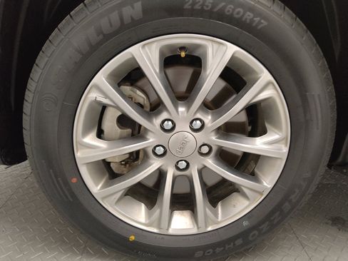 Used 2021 Jeep Cherokee Latitude Lux w/ Comfort/Convenience Group image 31