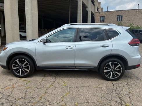 Used 2019 Nissan Rogue SL AWD/4WD image 2