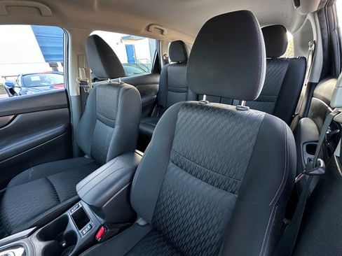 Used 2018 Nissan Rogue SV image 12