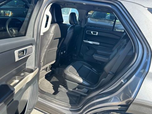 Certified 2022 Ford Explorer XLT w/ Equipment Group 202A image 18