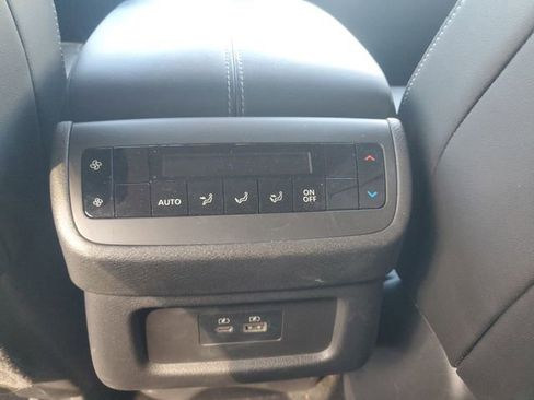 Used 2022 Nissan Pathfinder SL image 11