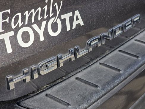 Used 2022 Toyota Highlander XLE image 7