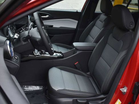 New 2026 Chevrolet Trax LT w/ Driver Confidence Package image 9