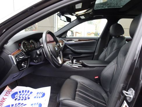 Used 2019 BMW 530e xDrive w/ Convenience Package image 8