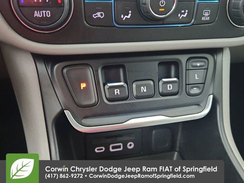 Used 2020 GMC Terrain SLT w/ Preferred Package image 28