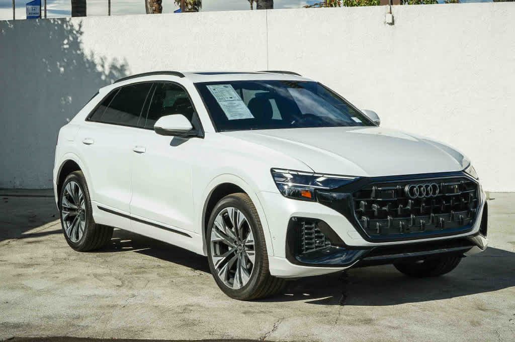 Used 2023 Audi Q8 Premium Plus w/ Premium Plus Package AWD/4WD image 3