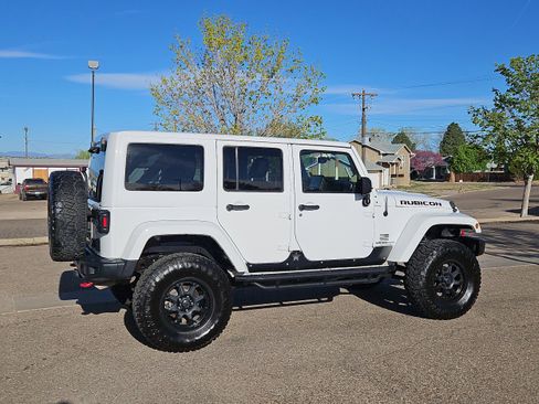 Used 2015 Jeep Wrangler Unlimited Rubicon image 4