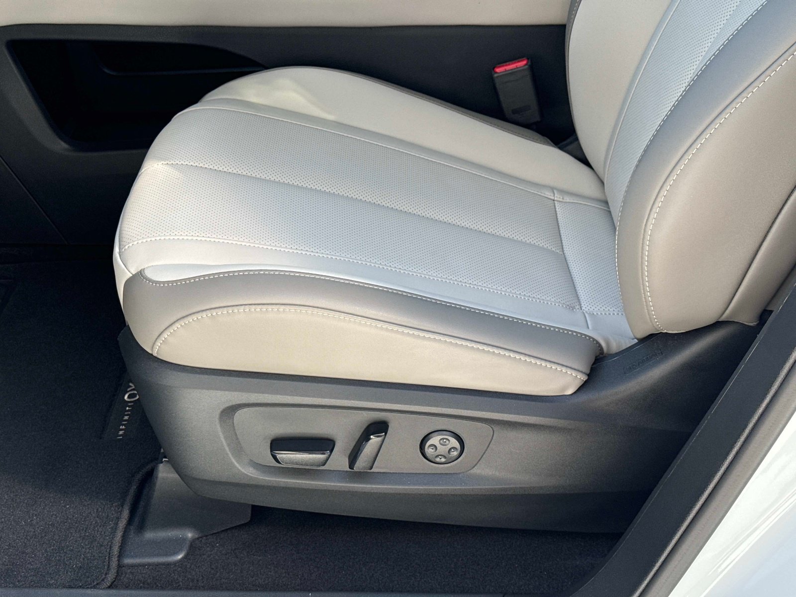 Used 2026 INFINITI QX60 Luxe w/ Cargo Package AWD/4WD image 21
