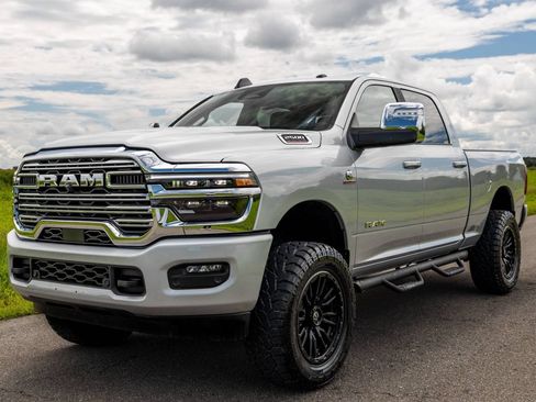 Used 2026 RAM 2500 Laramie AWD/4WD image 6