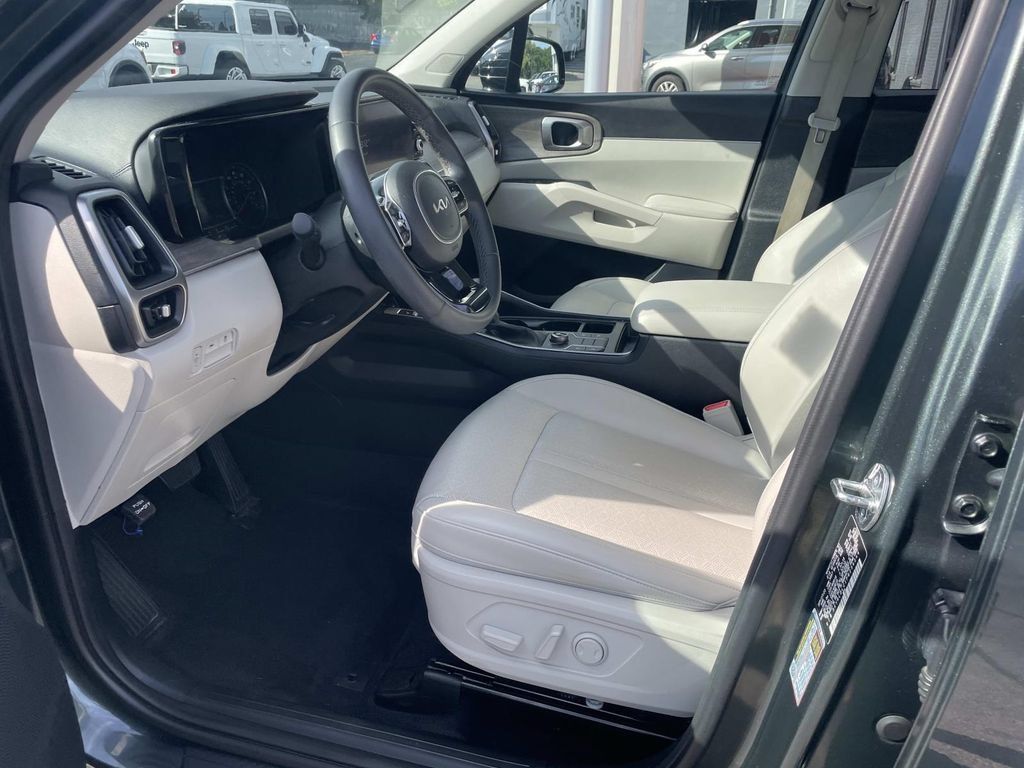 Used 2023 Kia Sorento S w/ Panoramic Sunroof Package AWD/4WD image 19