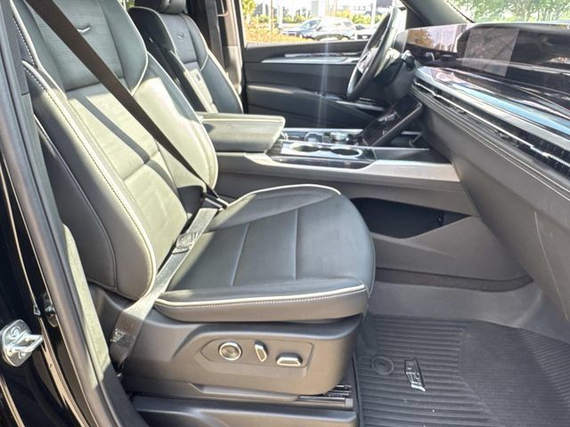 Used 2025 Cadillac Escalade Sport w/ LPO, ONYX Package AWD/4WD image 9