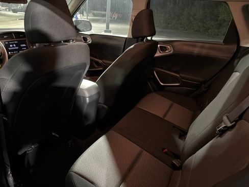 Used 2025 Kia Soul LX w/ LX Technology Package FWD image 12