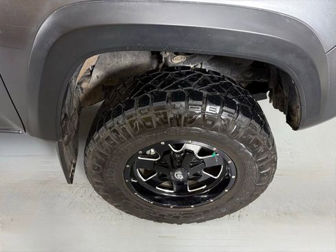 Used 2021 Toyota Tacoma TRD Off-Road image 11