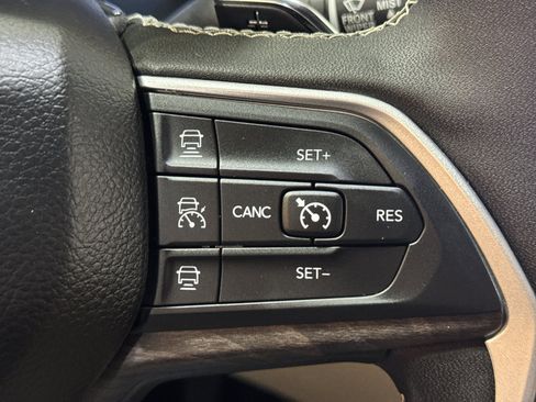 Used 2023 Jeep Grand Cherokee L Limited w/ Luxury Tech Group II AWD/4WD image 27