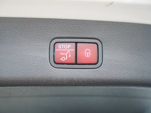 Used 2023 Mercedes-Benz GLC 300 4MATIC image 11