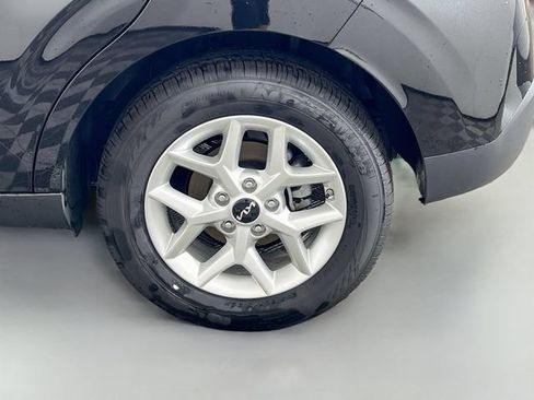 Used 2025 Kia Soul LX w/ LX Technology Package FWD image 31