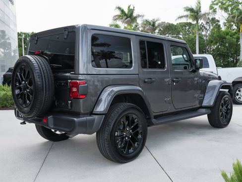 Used 2025 Jeep Wrangler Unlimited Sahara AWD/4WD image 26