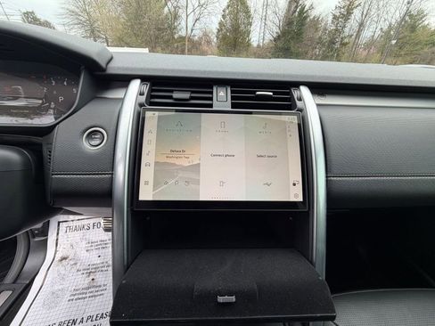 Used 2024 Land Rover Discovery Dynamic SE image 24