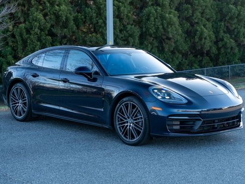 Used 2022 Porsche Panamera 4 w/ Premium Package AWD/4WD image 9