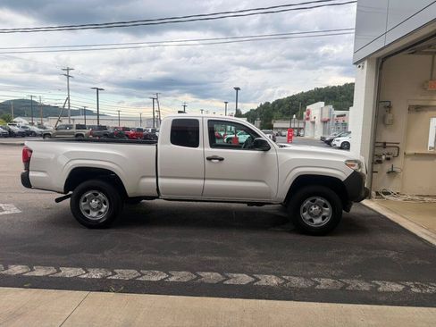 Certified 2023 Toyota Tacoma SR AWD/4WD image 6