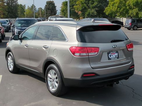 Used 2018 Kia Sorento LX image 8