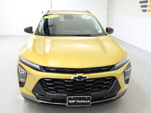 Used 2024 Chevrolet Trax ACTIV w/ Sunroof Package FWD image 2