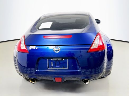 Used 2017 Nissan 370Z Coupe RWD image 6