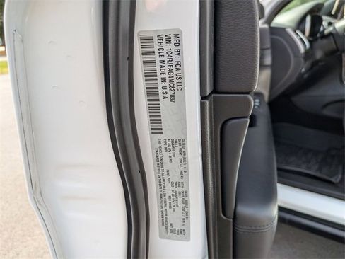 Used 2021 Jeep Grand Cherokee Laredo image 40