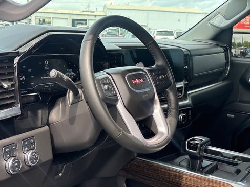 Used 2025 GMC Sierra 1500 Elevation w/ Elevation Premium Package AWD/4WD image 8