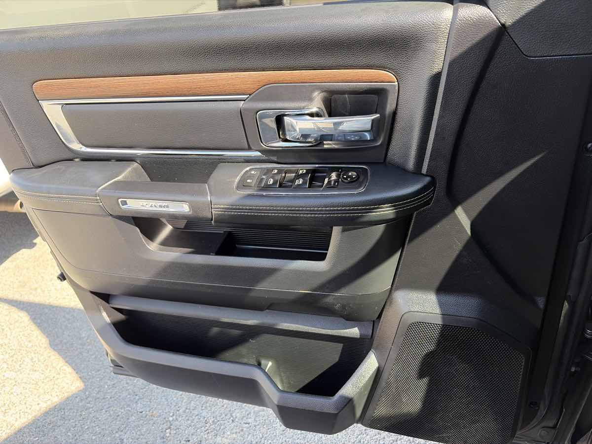 Used 2016 RAM 1500 Laramie w/ Convenience Group AWD/4WD image 7