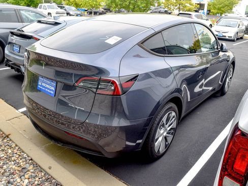 Used 2023 Tesla Model Y Long Range AWD/4WD image 4