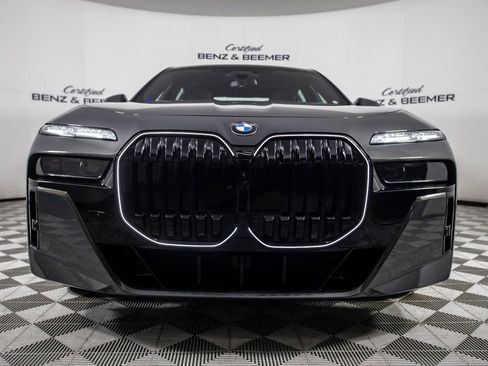 Used 2025 BMW 760i xDrive w/ Executive Package AWD/4WD image 5