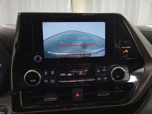 Used 2023 Toyota Highlander L image 17