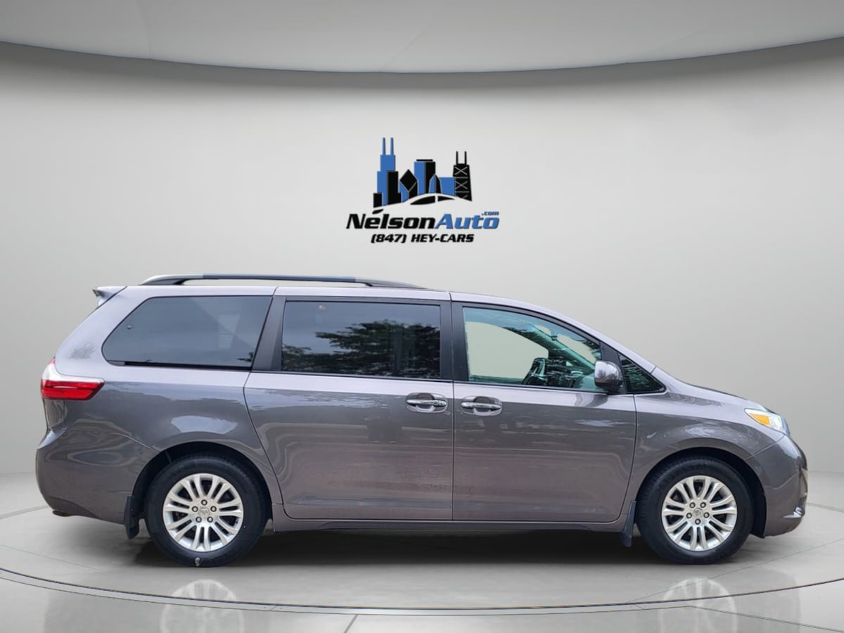 Used 2016 Toyota Sienna XLE w/ XLE Navigation Package FWD image 3