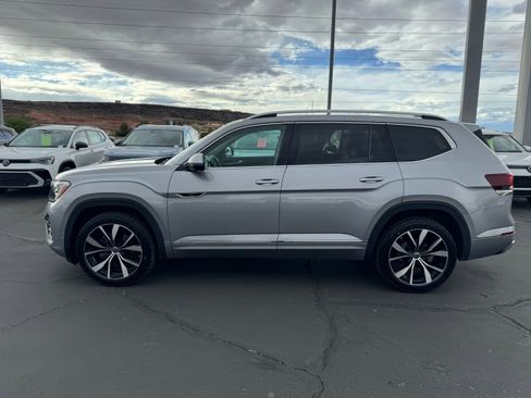 Used 2024 Volkswagen Atlas SEL Premium R-Line image 3