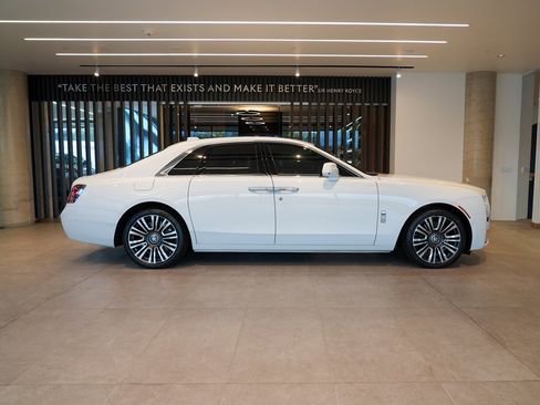 Certified 2022 Rolls-Royce Ghost image 3