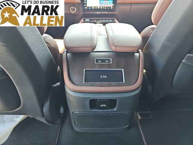 Used 2025 Lincoln Navigator Reserve AWD/4WD image 22