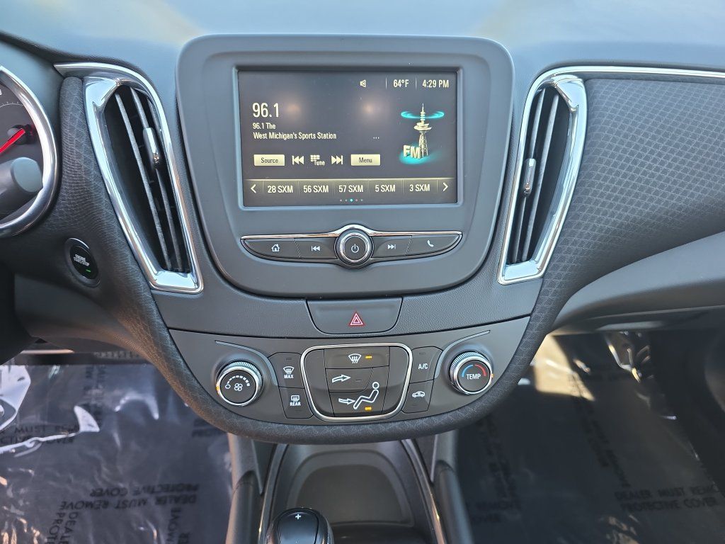 Used 2017 Chevrolet Malibu LT FWD image 19