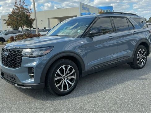 Used 2025 Ford Explorer ST-Line w/ Premium Package image 1