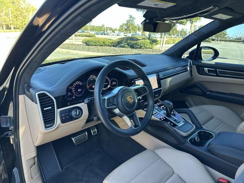 Used 2023 Porsche Cayenne GTS image 12