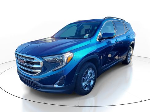 Used 2020 GMC Terrain SLE w/ Driver Convenience Package image 3