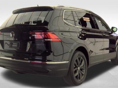 Used 2023 Volkswagen Tiguan SE FWD image 3