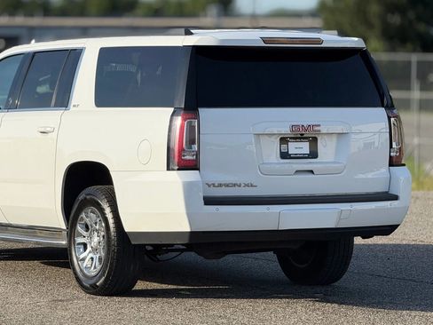 Used 2017 GMC Yukon XL SLT AWD/4WD image 16